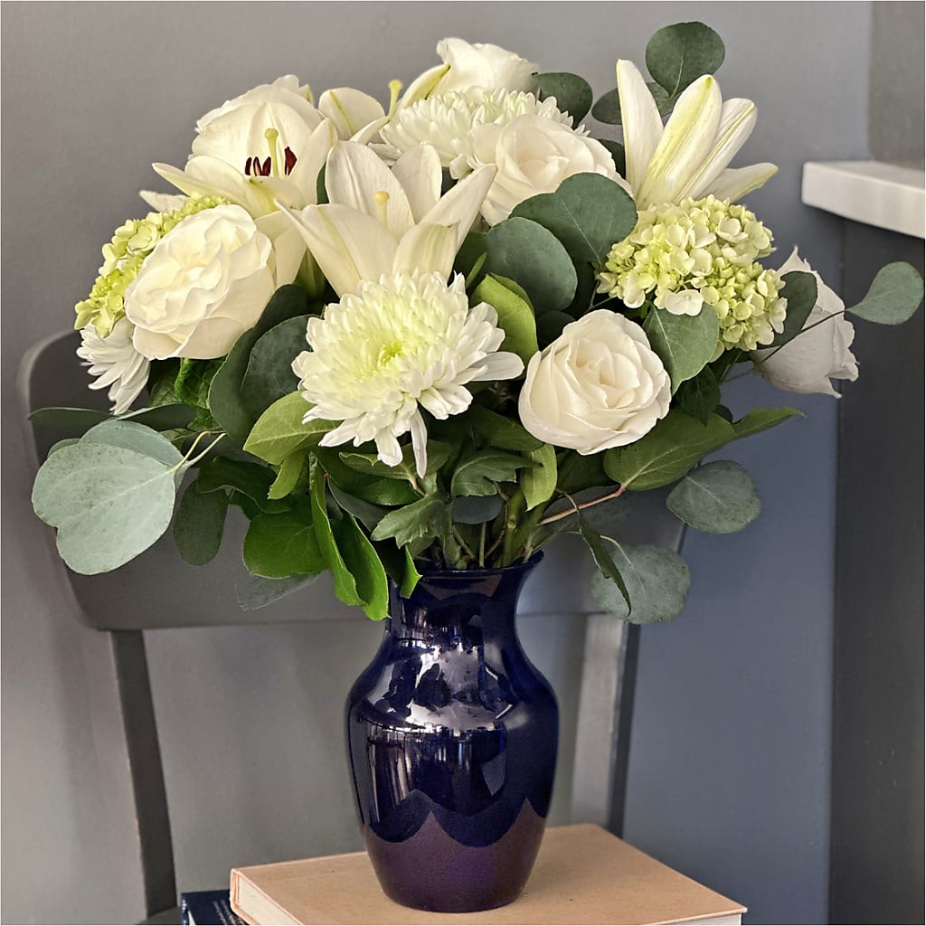 Snowy Dreams Bouquet –  A Miracle Florist, Oxnard CA
